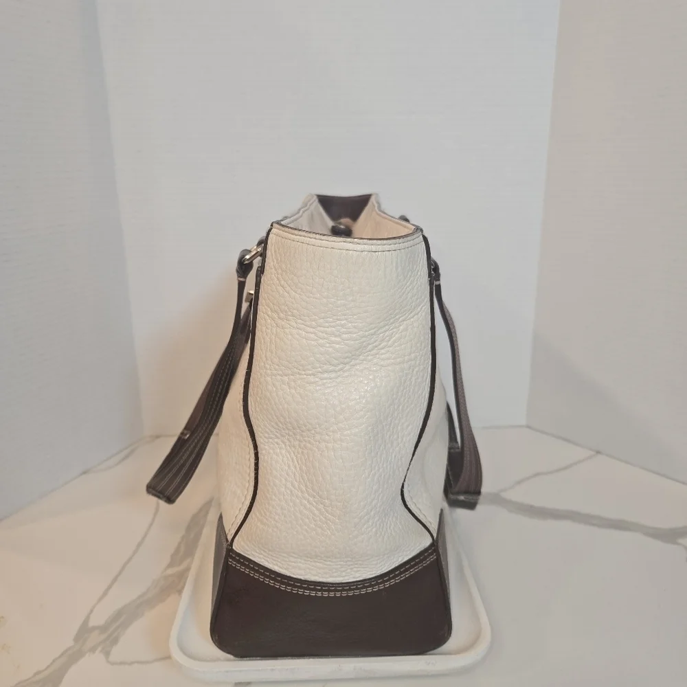 Coach Hamptom Pebbled Leather Turn Lock Sachel Tote Bag Brown Cream Medium 13960 - Picture 2 of 14